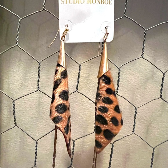 Leopard print mixed materials earrings - Picture 1 of 7